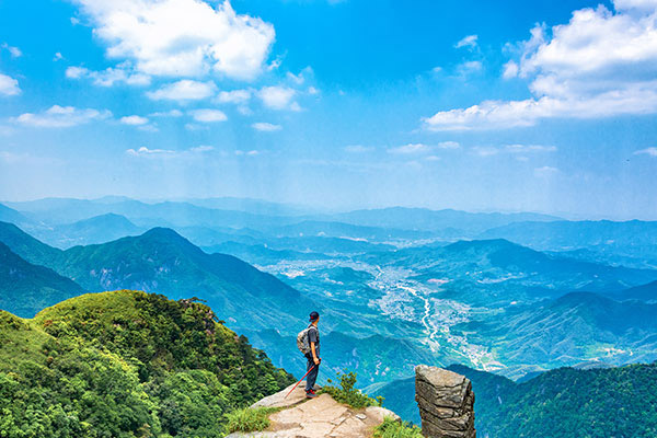 武功山和三清山哪个好玩 ？三清山的景色更胜一筹