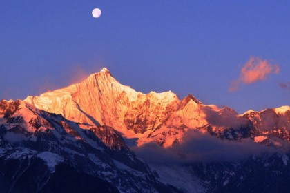 梅里雪山有多高，梅里雪山海拔高度为6710米